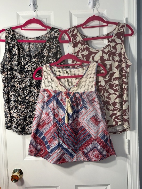 Mixed brand Tops - Women’s 3-Piece Sleeveless Summer Top Bundle – Floral & Boho – M/XL